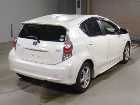 2012 Toyota Aqua NHP10[1]