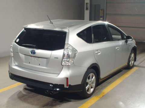 2011 Toyota Prius alpha ZVW40W[1]