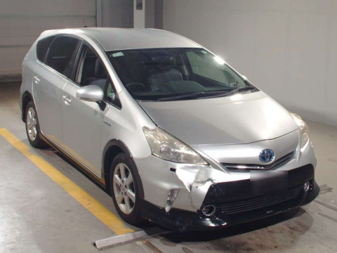 2011 Toyota Prius alpha ZVW40W[2]