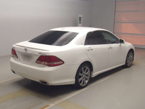 2009 Toyota Crown GRS204[1]