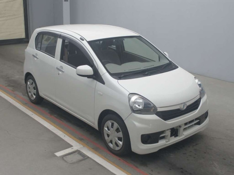 2016 Daihatsu Mira es LA300S[2]