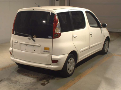 2002 Toyota Fun Cargo NCP20[1]