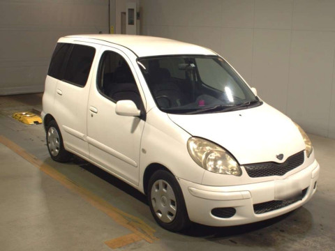 2002 Toyota Fun Cargo NCP20[2]