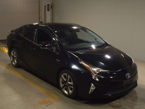 2016 Toyota Prius ZVW50[2]