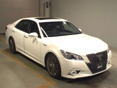 2015 Toyota Crown Hybrid AWS210[2]