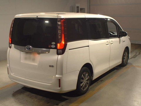 2015 Toyota Noah ZWR80G[1]