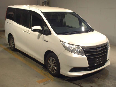 2015 Toyota Noah ZWR80G[2]