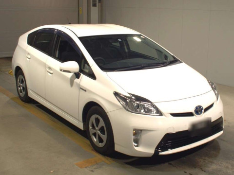 2013 Toyota Prius ZVW30[2]