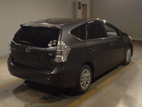 2012 Toyota Prius alpha ZVW40W[1]