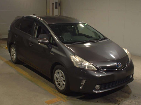 2012 Toyota Prius alpha ZVW40W[2]