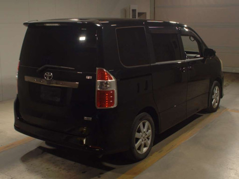 2008 Toyota Noah ZRR70W[1]