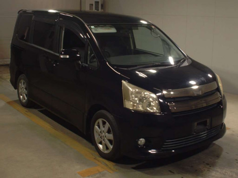 2008 Toyota Noah ZRR70W[2]