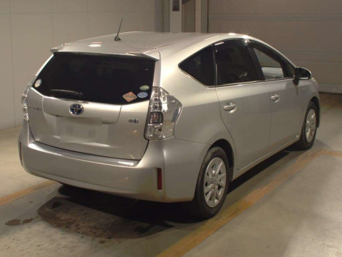 2013 Toyota Prius alpha ZVW41W[1]