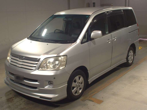 2002 Toyota Noah AZR65G[0]