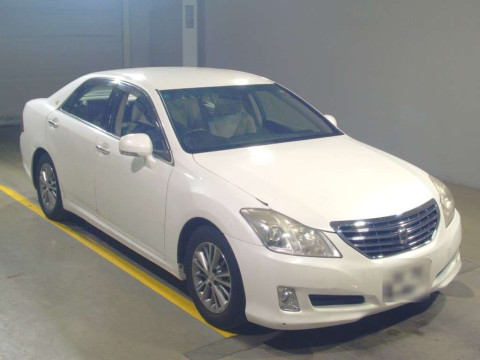 2010 Toyota Crown GRS200[2]