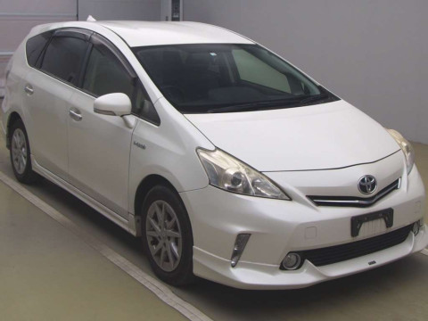 2012 Toyota Prius alpha ZVW41W[2]