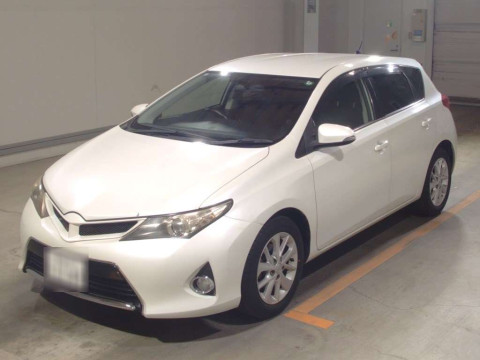 2013 Toyota Auris NZE181H[0]