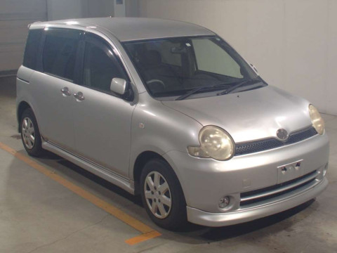 2005 Toyota Sienta NCP81G[2]