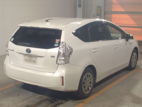 2012 Toyota Prius alpha ZVW41W[1]