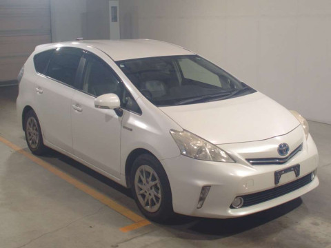 2012 Toyota Prius alpha ZVW41W[2]