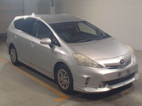 2012 Toyota Prius alpha ZVW40W[2]