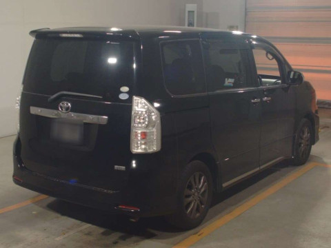 2011 Toyota Voxy ZRR70W[1]