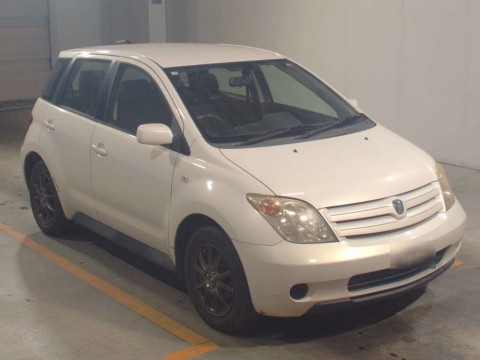 2004 Toyota IST NCP60[2]