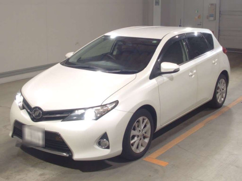 2013 Toyota Auris NZE181H[0]