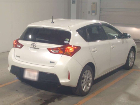 2013 Toyota Auris NZE181H[1]