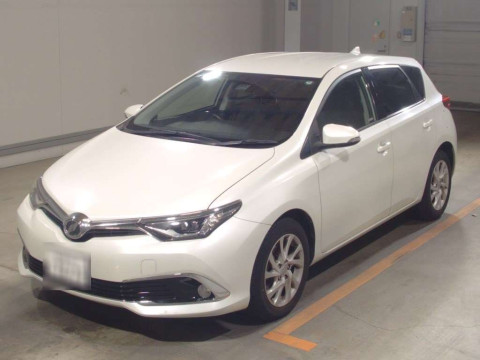 2015 Toyota Auris NZE181H[0]