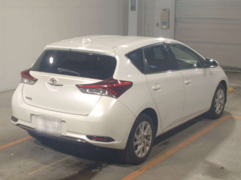 2015 Toyota Auris NZE181H[1]