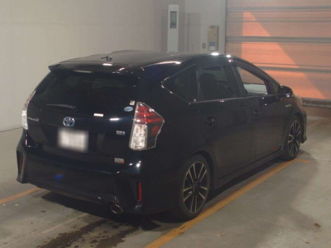 2015 Toyota Prius alpha ZVW41W[1]