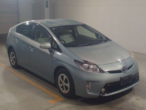 2013 Toyota Prius ZVW30[2]