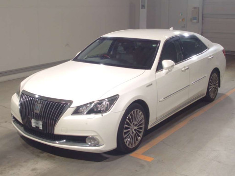 2017 Toyota Crown Majesta GWS214[0]