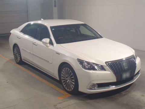 2017 Toyota Crown Majesta GWS214[2]