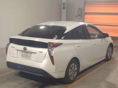 2016 Toyota Prius ZVW51[1]