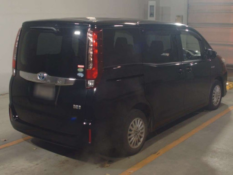 2015 Toyota Noah ZWR80G[1]