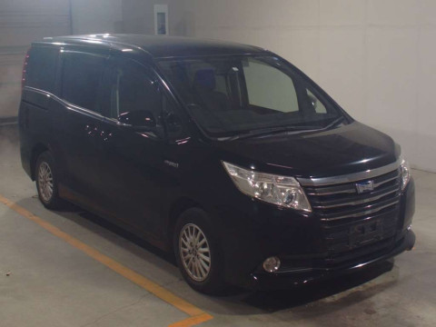 2015 Toyota Noah ZWR80G[2]