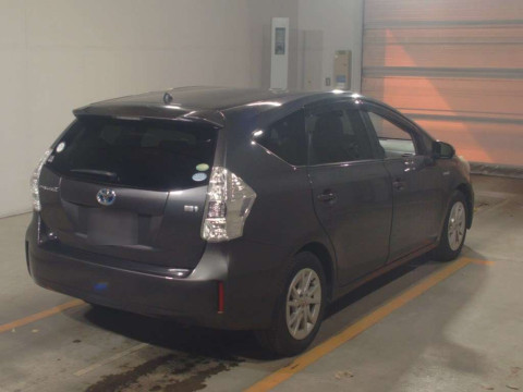 2012 Toyota Prius alpha ZVW40W[1]