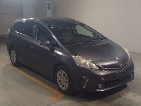 2012 Toyota Prius alpha ZVW40W[2]