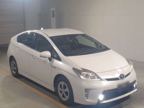 2013 Toyota Prius ZVW30[2]