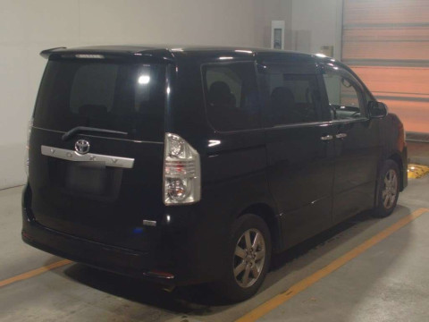 2009 Toyota Voxy ZRR70W[1]