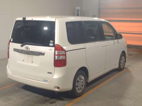 2011 Toyota Noah ZRR70G[1]