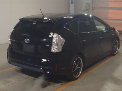 2014 Toyota Prius alpha ZVW41W[1]