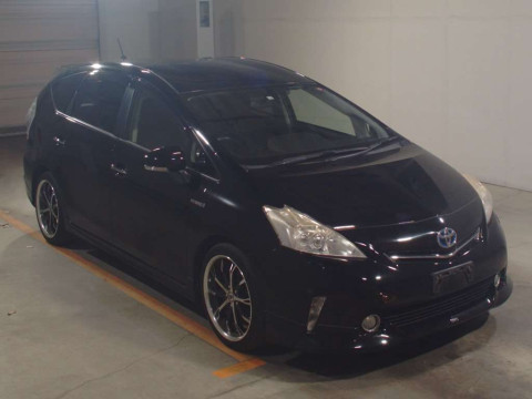 2014 Toyota Prius alpha ZVW41W[2]