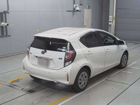 2019 Toyota Aqua NHP10[1]