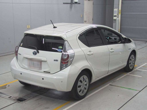 2014 Toyota Aqua NHP10[1]