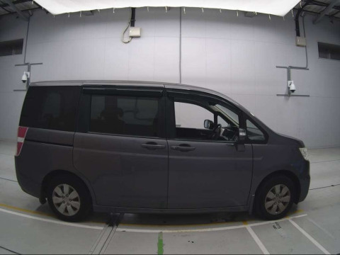 2014 Honda Step WGN RK1[2]