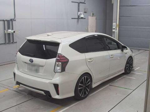 2017 Toyota Prius alpha ZVW41W[1]