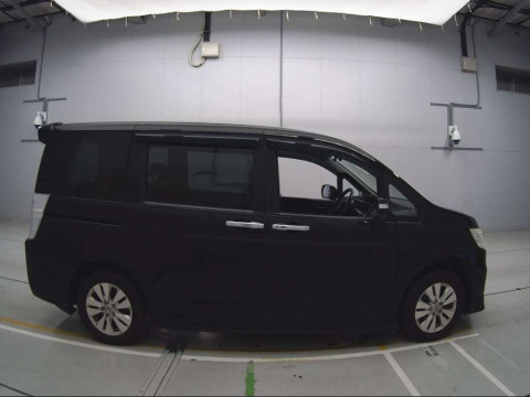 2012 Honda Step WGN Spada RK6[2]